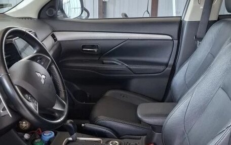 Mitsubishi Outlander III рестайлинг 3, 2014 год, 1 250 000 рублей, 8 фотография