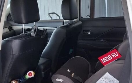 Mitsubishi Outlander III рестайлинг 3, 2014 год, 1 250 000 рублей, 7 фотография
