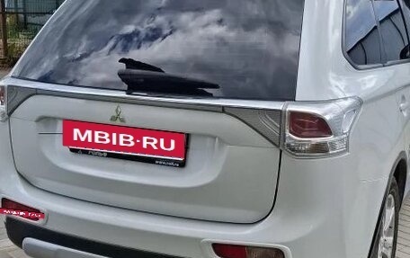 Mitsubishi Outlander III рестайлинг 3, 2014 год, 1 250 000 рублей, 5 фотография