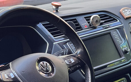 Volkswagen Tiguan II, 2017 год, 2 200 000 рублей, 2 фотография