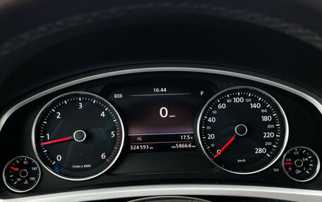 Volkswagen Touareg III, 2013 год, 1 997 000 рублей, 12 фотография