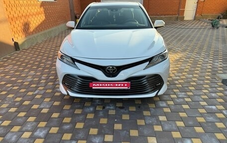 Toyota Camry, 2018 год, 2 850 000 рублей, 2 фотография