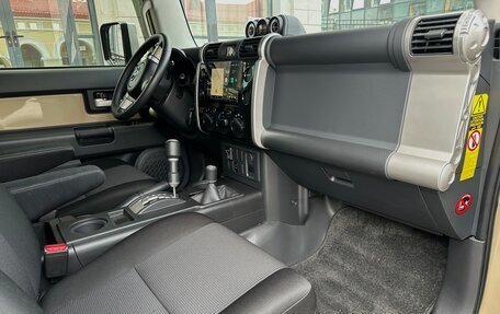 Toyota FJ Cruiser, 2022 год, 6 400 000 рублей, 13 фотография