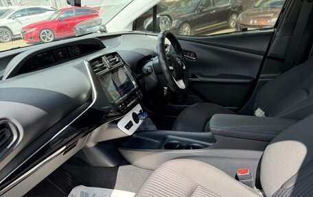 Toyota Prius IV XW50, 2017 год, 1 930 000 рублей, 15 фотография
