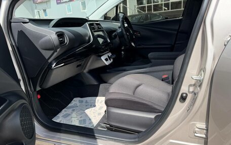 Toyota Prius IV XW50, 2017 год, 1 930 000 рублей, 19 фотография