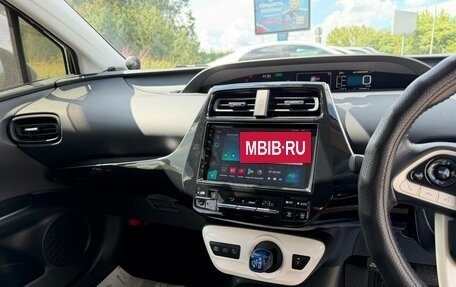 Toyota Prius IV XW50, 2017 год, 1 930 000 рублей, 17 фотография
