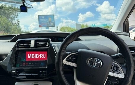 Toyota Prius IV XW50, 2017 год, 1 930 000 рублей, 16 фотография