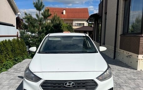Hyundai Solaris II рестайлинг, 2018 год, 600 000 рублей, 2 фотография