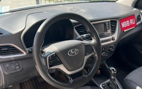 Hyundai Solaris II рестайлинг, 2018 год, 600 000 рублей, 16 фотография