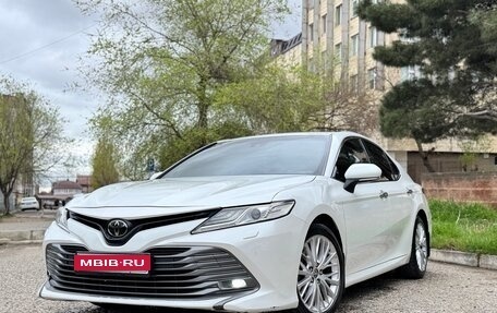 Toyota Camry, 2019 год, 1 799 000 рублей, 1 фотография