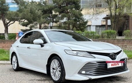Toyota Camry, 2019 год, 1 799 000 рублей, 2 фотография