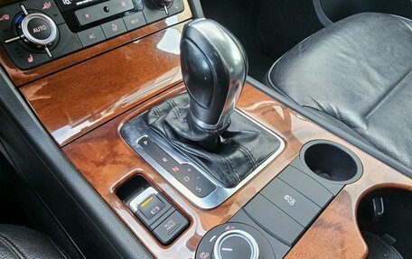 Volkswagen Touareg III, 2011 год, 1 850 000 рублей, 25 фотография