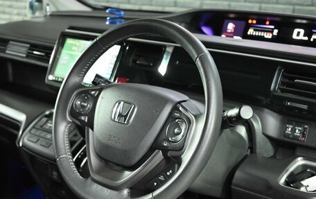 Honda Stepwgn IV, 2019 год, 2 350 000 рублей, 13 фотография