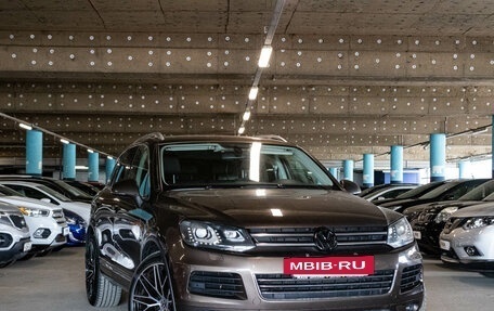 Volkswagen Touareg III, 2011 год, 1 749 000 рублей, 2 фотография