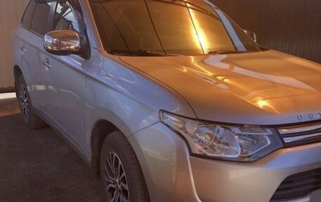 Mitsubishi Outlander III рестайлинг 3, 2013 год, 1 500 000 рублей, 3 фотография