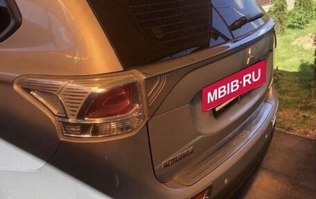 Mitsubishi Outlander III рестайлинг 3, 2013 год, 1 500 000 рублей, 4 фотография
