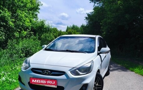 Hyundai Solaris II рестайлинг, 2013 год, 875 000 рублей, 2 фотография