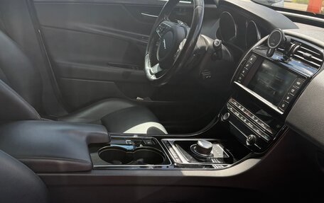 Jaguar XE I рестайлинг, 2016 год, 1 800 000 рублей, 7 фотография