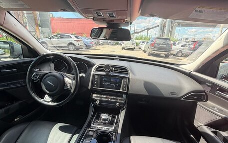 Jaguar XE I рестайлинг, 2016 год, 1 800 000 рублей, 10 фотография