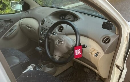 Toyota Platz, 2002 год, 300 000 рублей, 9 фотография