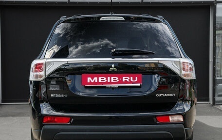 Mitsubishi Outlander III рестайлинг 3, 2014 год, 1 500 000 рублей, 3 фотография