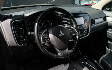 Mitsubishi Outlander III рестайлинг 3, 2014 год, 1 500 000 рублей, 17 фотография