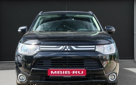 Mitsubishi Outlander III рестайлинг 3, 2014 год, 1 500 000 рублей, 13 фотография