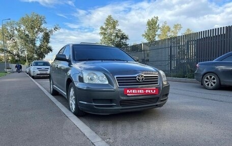 Toyota Avensis III рестайлинг, 2005 год, 700 000 рублей, 2 фотография