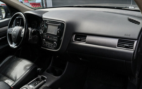 Mitsubishi Outlander III рестайлинг 3, 2014 год, 1 330 000 рублей, 8 фотография