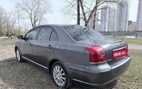 Toyota Avensis III рестайлинг, 2005 год, 700 000 рублей, 14 фотография