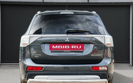 Mitsubishi Outlander III рестайлинг 3, 2014 год, 1 330 000 рублей, 5 фотография