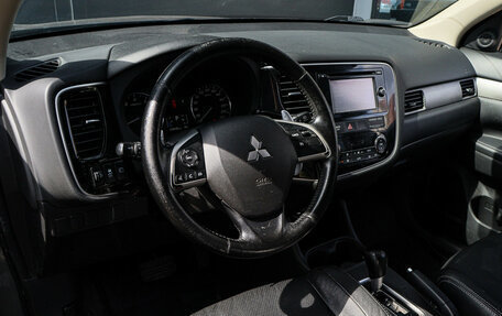 Mitsubishi Outlander III рестайлинг 3, 2014 год, 1 330 000 рублей, 13 фотография