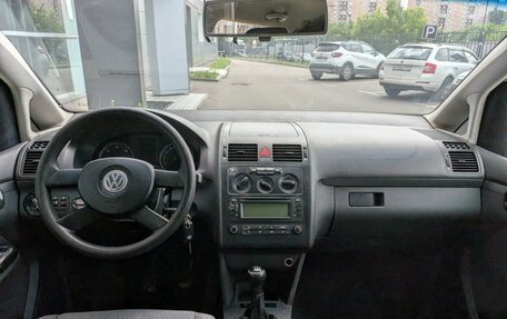 Volkswagen Touran III, 2003 год, 320 000 рублей, 7 фотография