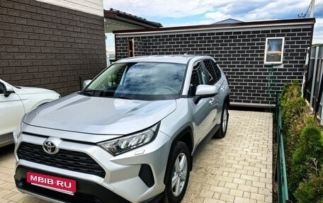 Toyota RAV4, 2020 год, 3 100 000 рублей, 2 фотография