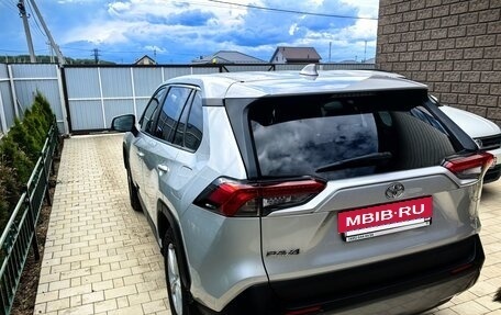 Toyota RAV4, 2020 год, 3 100 000 рублей, 4 фотография