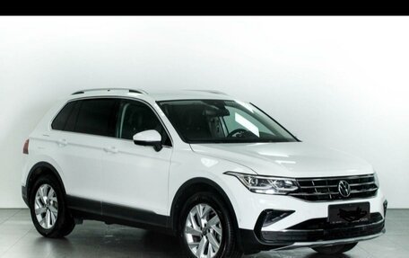 Volkswagen Tiguan II, 2021 год, 3 000 000 рублей, 14 фотография