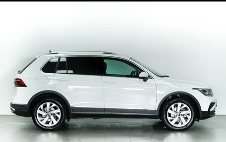 Volkswagen Tiguan II, 2021 год, 3 000 000 рублей, 21 фотография