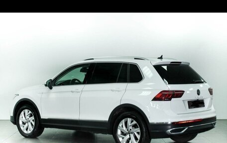 Volkswagen Tiguan II, 2021 год, 3 000 000 рублей, 12 фотография