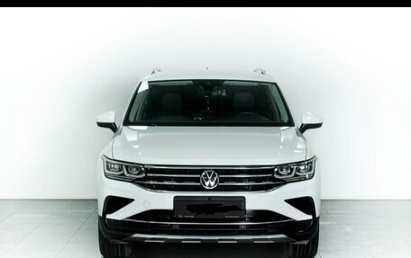 Volkswagen Tiguan II, 2021 год, 3 000 000 рублей, 18 фотография