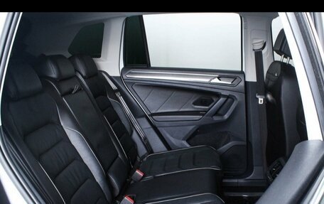 Volkswagen Tiguan II, 2021 год, 3 000 000 рублей, 13 фотография