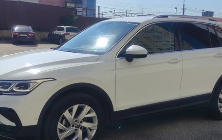 Volkswagen Tiguan II, 2021 год, 3 000 000 рублей, 26 фотография