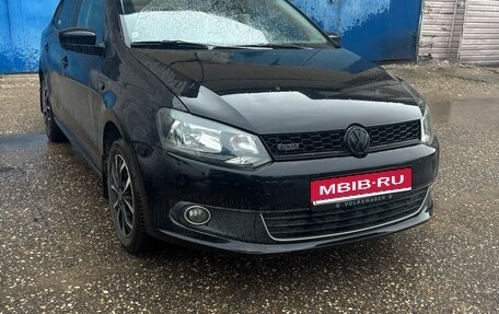 Volkswagen Polo VI (EU Market), 2013 год, 750 000 рублей, 1 фотография