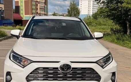 Toyota RAV4, 2019 год, 4 000 000 рублей, 1 фотография