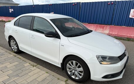 Volkswagen Jetta VI, 2013 год, 1 100 000 рублей, 2 фотография