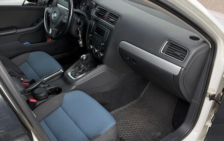Volkswagen Jetta VI, 2013 год, 1 100 000 рублей, 26 фотография