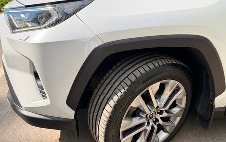Toyota RAV4, 2019 год, 4 000 000 рублей, 10 фотография