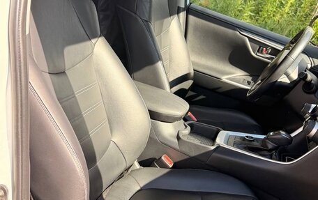Toyota RAV4, 2019 год, 4 000 000 рублей, 17 фотография