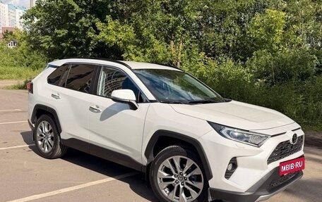 Toyota RAV4, 2019 год, 4 000 000 рублей, 2 фотография