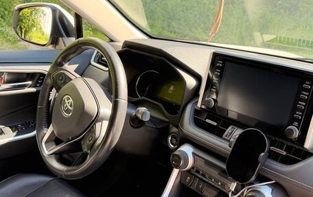 Toyota RAV4, 2019 год, 4 000 000 рублей, 21 фотография