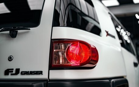 Toyota FJ Cruiser, 2021 год, 8 000 000 рублей, 3 фотография